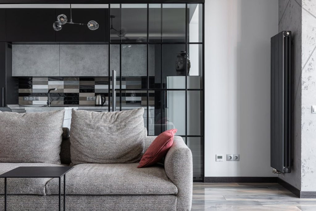 kauc-dnevna-soba-moderan-izgled